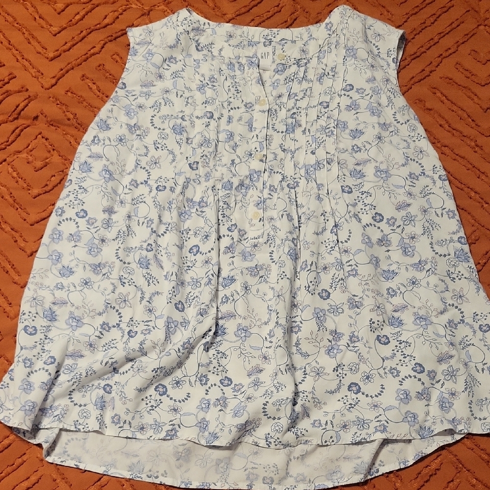 GAP Blue Pleated Blouse with Relaxed Fit Button Neck Floral Y2K Flowers